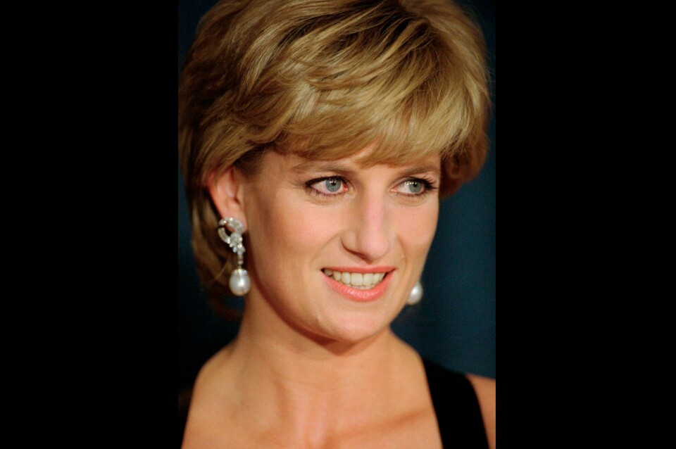 Prinsesse Diana under en middag i New York i desember 1995, noen måneder etter intervjuet med BBC. Prinsesse Diana under en middag i New York i desember 1995, noen måneder etter intervjuet med BBC. Foto: Mark Lennihan / AP / NTB