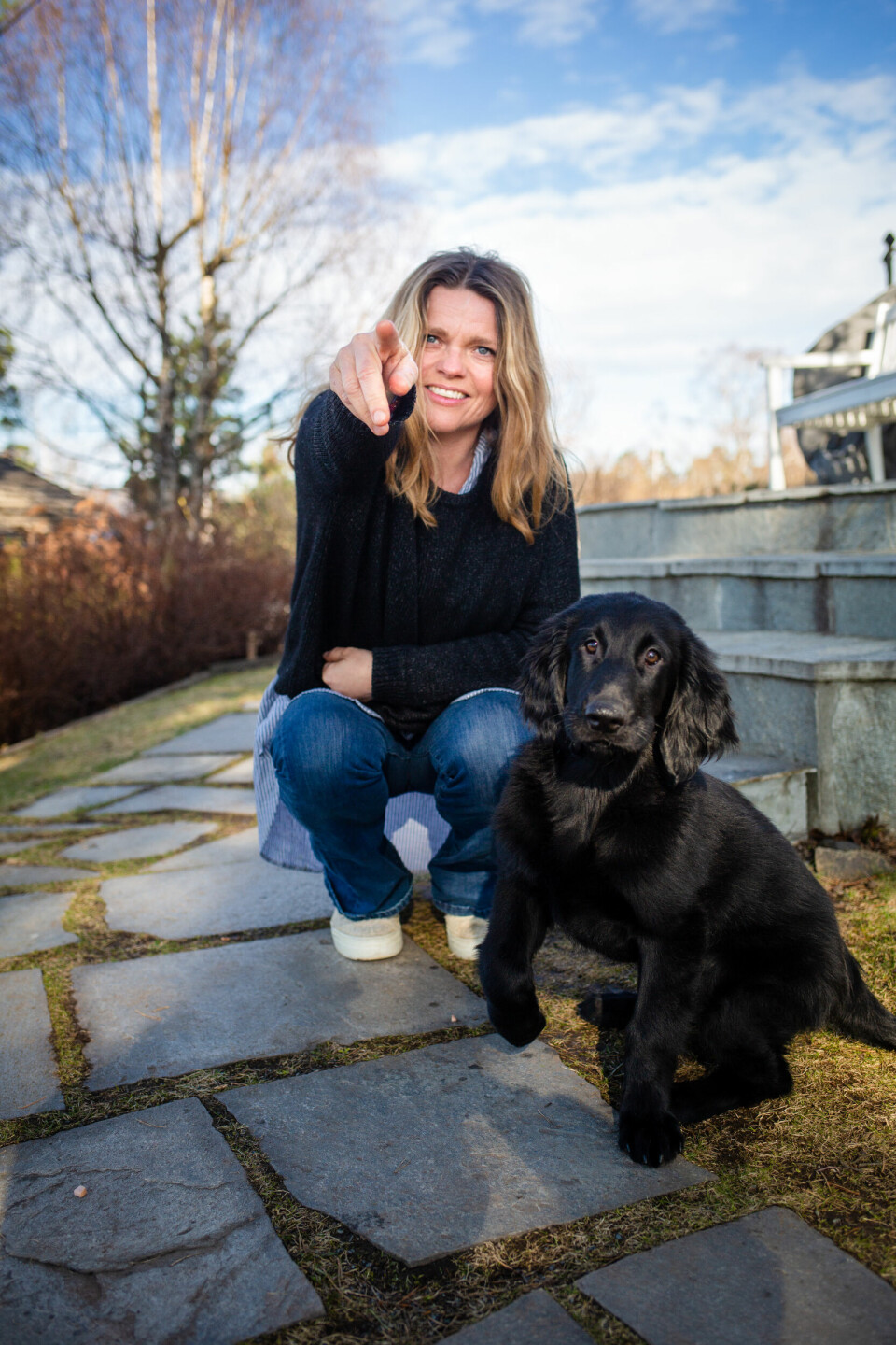 Mona Ek er veldig glad i den engelske hunderasen flatcoated retriever som med sitt gode lynne egner seg til aktive familier. Mona Ek er veldig glad i den engelske hunderasen flatcoated retriever som med sitt gode lynne egner seg til aktive familier.