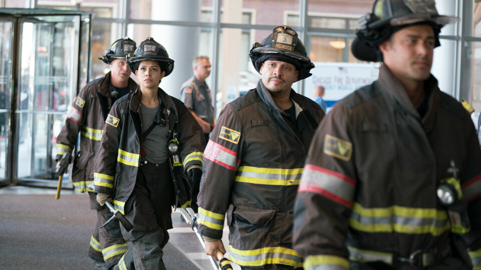 «Chicago Fire», en av seriene om utrykningsmannskap fra den amerikanske byen som vil fortsette på TV, og som også kan sees på Viaplay. «Chicago Fire», en av seriene om utrykningsmannskap fra den amerikanske byen som vil fortsette på TV, og som også kan sees på Viaplay.