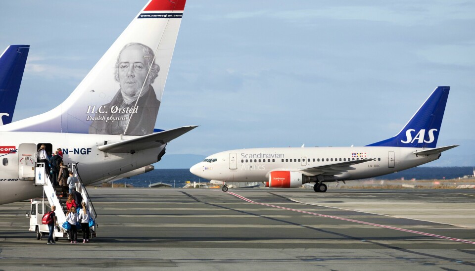Både SAS og Norwegian nedskalerer sommerplanene inntil videre. Både SAS og Norwegian nedskalerer sommerplanene inntil videre. Foto: Gorm Kallestad / NTB