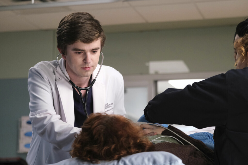 Helsearbeidere i sentrum: Dramaserien «The Good Doctor» er populær nok til at det skal lages en sesong fem av serien. Som kan sees på TV 2 Sumo. Helsearbeidere i sentrum: Dramaserien «The Good Doctor» er populær nok til at det skal lages en sesong fem av serien. Som kan sees på TV 2 Sumo.