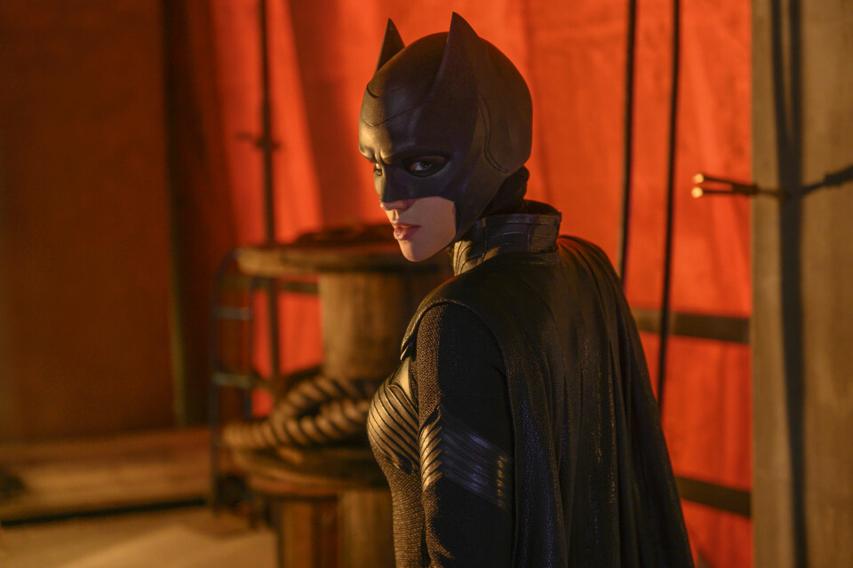 Av seriene om kappe- og trikotkledde TV-heltene er «Batwoman» tilbake i ny sesong - og med ny skuespiller i hovedrollen - til høsten. Av seriene om kappe- og trikotkledde TV-heltene er «Batwoman» tilbake i ny sesong - og med ny skuespiller i hovedrollen - til høsten.
