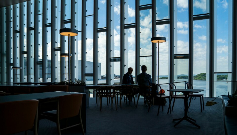 Barn og ungdom har kommet for å lese lekser, studenter for å studere og jobbe i små grupper, og pensjonister for å lese avisen og kjenne på sårt tiltrengt hverdagsliv.