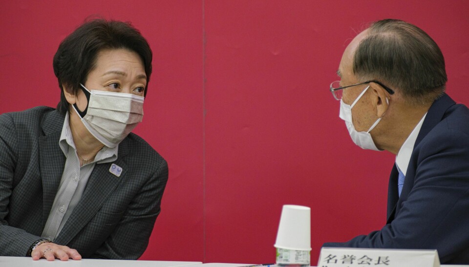 Seiko Hashimoto (venstre), sjef for organisasjonskomiteen, sier det må mange forfall til for at lekene i Tokyo ikke blir noe av. Foto: N Seiko Hashimoto (venstre), sjef for organisasjonskomiteen, sier det må mange forfall til for at lekene i Tokyo ikke blir noe av. Foto: Nicolas Datiche / AP / NTB