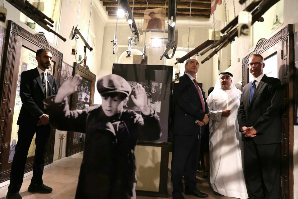 Både Israels og Tysklands ambassadører i UAE, Eitan Na'eh og Peter Fischer, var til stede ved åpningen av utstillingen. Museum i Dubai