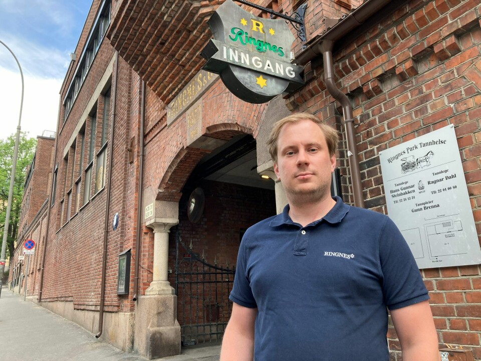 Ringnes kunne hatt langt flere ansatte uten handelslekkasjen til Sverige, påpeker Trond Vegard Sæle, 2. nestleder i Negotia og hovedtillitsvalgt ved Ringnes. Ringnes kunne hatt langt flere ansatte uten handelslekkasjen til Sverige, påpeker Trond Vegard Sæle, 2. nestleder i Negotia og hovedtillitsvalgt ved Ringnes.