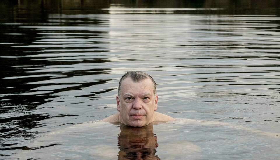 Sommer er badetid. Forfatter Frode Grytten har skrevet en hel novellesamling om det, «Gut, jente, juni, juli». Sommer er badetid. Forfatter Frode Grytten har skrevet en hel novellesamling om det, «Gut, jente, juni, juli».