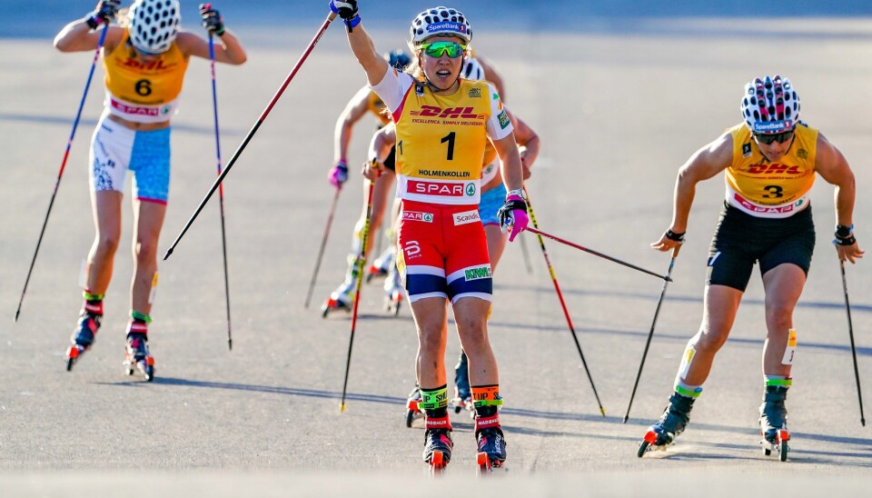 Helene Marie Fossesholm vinner jaktstart under Holmenkollen Skishow onsdag kveld. Foto: Helene Marie Fossesholm vinner jaktstart under Holmenkollen Skishow onsdag kveld. Foto: