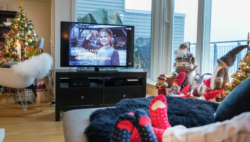 Barn i Trondheim ser på «Tre nøtter til Askepott» på TV en julaften for noen år tilbake. Bildet er et illustrasjonsfoto. Barn i Trondheim ser på «Tre nøtter til Askepott» på TV en julaften for noen år tilbake. Illustrasjonsfoto: Gorm Kallestad / NTB
