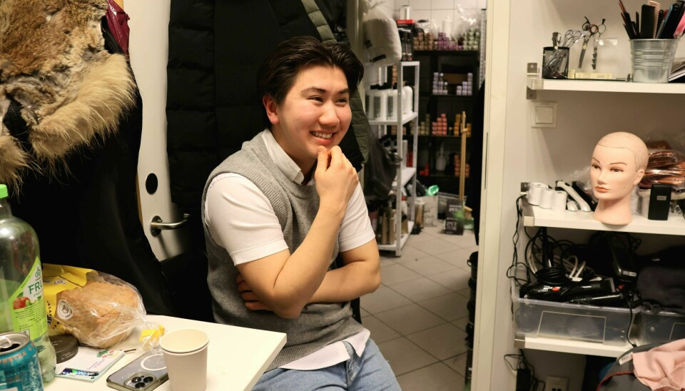 Hamid tar seg en pause på bakrommet. Amir Hamid, assistent på Color Bar, Raskt i jobb-prosjektet til Nav.
