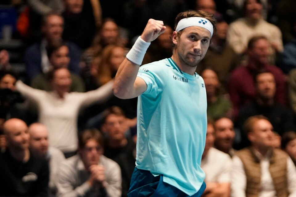 Bærum 20240209. Casper Ruud møter Holger Rune fra Danmark i oppvisningskamp i UTC-tennisturnering på Telenor Arena fredag.Foto: Terje Pedersen / NTB Casper Ruud slo Holger Rune fredag..Foto: Terje Pedersen / NTB