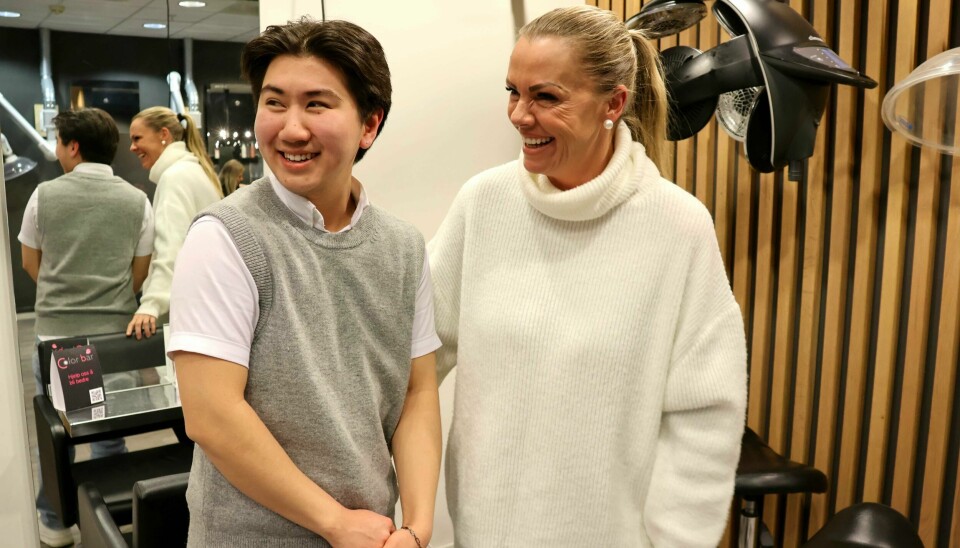 Hamid og innehaver Tordis Raaen Ellingsen har funnet tonen. Amir Hamid, assistent på Color Bar, innehaver Tordis Raaen Ellingsen, Raskt i jobb-prosjektet til Nav.