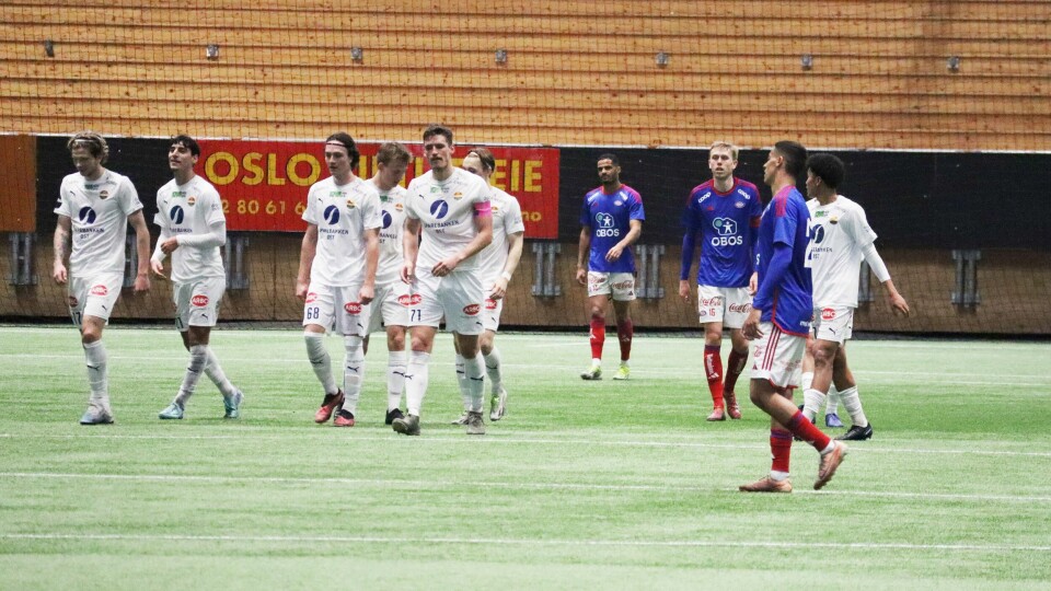 Strømsgodset jubler for sin 2-1-scoring i treningskampen mot Vålerenga i Vallhall fredag. Strømsgodset jubler for sin 2-1-scoring i treningskampen mot Vålerenga