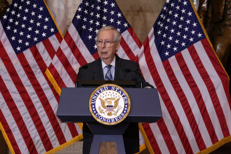 Mitch McConnell er klar over at han har kritikere i egne rekker. WASHINGTON, DC - DECEMBER 13: U.S. Senate Minority Leader Sen. Mitch McConnell (R-KY) speaks during a Congressional Gold Medal ceremony in honor of professional baseball player Larry Doby at the U.S. Capitol on December 13, 2023 in Washington, DC. Doby, the first African American to play in the American League in 1947, was posthumously awarded with the Congressional Gold Medal for his career and contributions to the American Civil Rights Movement. Alex Wong/Getty Images/AFP (Photo by ALEX WONG / GETTY IMAGES NORTH AMERICA / Getty Images via AFP)