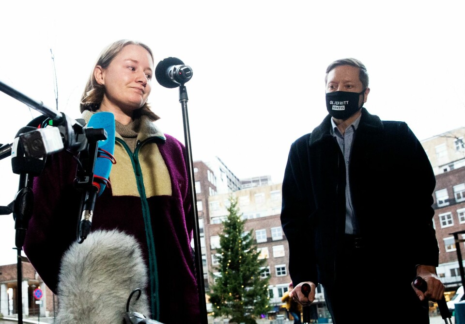 Therese Hugstmyr Woie, leder i Natur og Ungdom og Frode Pleym, leder i Greenpeace Norge, etter at de tapte klimasøksmålet i Høyesterett i 2020. Nå har organisasjonene og flere aktivister klaget inn den norske stat til Den europeiske menneskerettighetsdomstolen. Therese Hugstmyr Woie, leder i Natur og Ungdom og Frode Pleym, leder i Greenpeace Norge, etter at de tapte klimasøksmålet i Høyesterett i 2020. Nå har organisasjonene og flere aktivister klaget inn den norske stat til Den europeiske menneskerettighetsdomstolen.Foto: Berit Roald / NTB