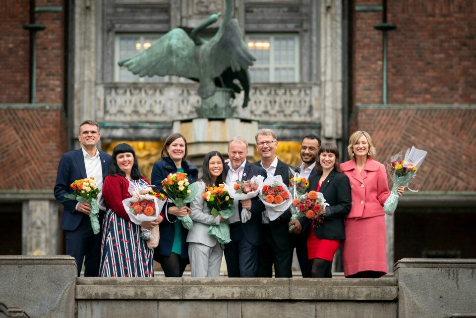 Byådet. Fra.v.: Finansbyråd Einar Wilhelmsen (MDG). Victoria Marie Evensen (Ap), byråd for næring og eierskap, Hanna Marcussen (MDG) byråd for byutvikling, Lan Marie Nguyen Berg (MDG) byråd for miljø og samferdsel og byrådets nestleder, byrådsleder Raymond Johansen (Ap), Robert Steen (Ap) byråd for helse-, eldre og innbyggertjenester, Omar Samy Gamal (SV) byråd for kultur, idrett og frivillighet, Rina Mariann Hansen (Ap) byråd for arbeid, integrering og sosiale tjenester, og Inga Marte Thorkildsen (SV) byråd for oppvekst og kunnskap. Byådet. Fra.v.: Finansbyråd Einar Wilhelmsen (MDG). Victoria Marie Evensen (Ap), byråd for næring og eierskap, Hanna Marcussen (MDG) byråd for byutvikling, Lan Marie Nguyen Berg (MDG) byråd for miljø og samferdsel og byrådets nestleder, byrådsleder Raymond Johansen (Ap), Robert Steen (Ap) byråd for helse-, eldre og innbyggertjenester, Omar Samy Gamal (SV) byråd for kultur, idrett og frivillighet, Rina Mariann Hansen (Ap) byråd for arbeid, integrering og sosiale tjenester, og Inga Marte Thorkildsen (SV) byråd for oppvekst og kunnskap.
