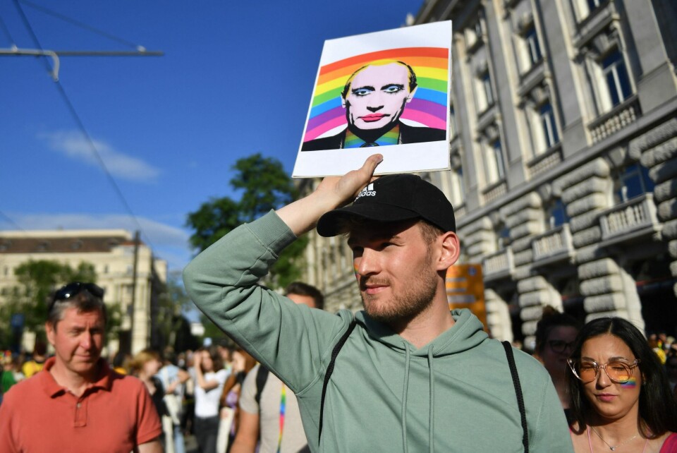 President Putin har stilltiende akseptert forfølgelse og drap på homofile i enkelte regioner, skriver innleggsforfatterne. President Putin har stilltiende akseptert forfølgelse og drap på homofile i enkelte regioner, skriver innleggsforfatterne.