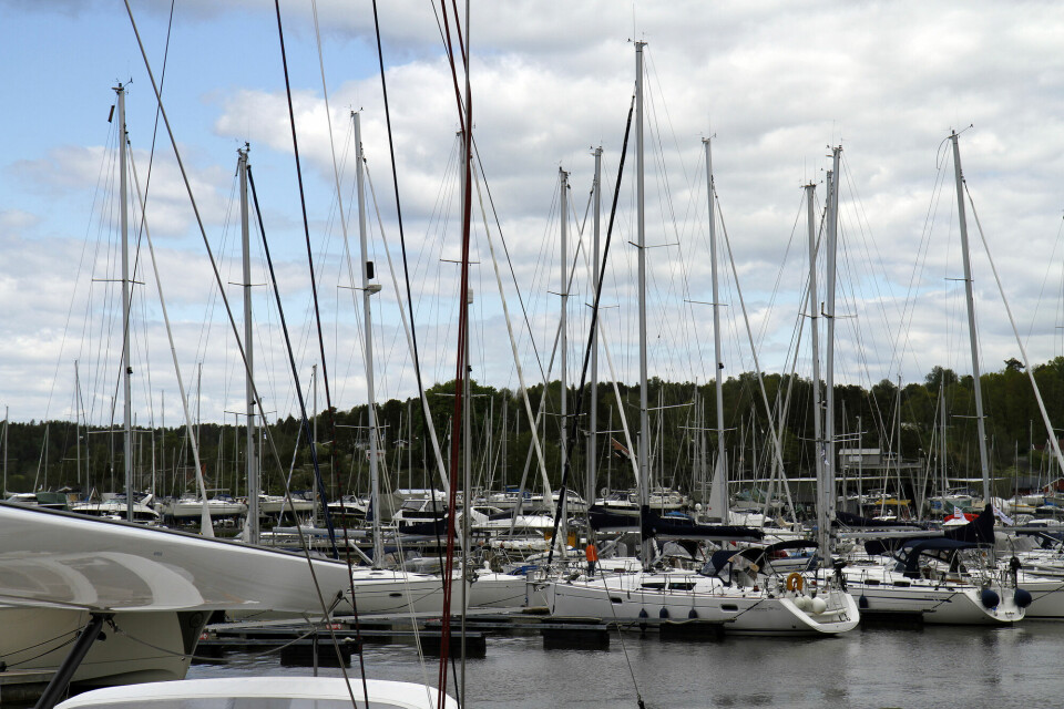 I høysesongen er det ofte trangt om plassen ved landets gjestehavner. Det kan være krevende å legge til, da er det viktig at man vet hvordan båten oppfører seg. I høysesongen er det ofte trangt om plassen ved landets gjestehavner. Det kan være krevende å legge til, da er det viktig at man vet hvordan båten oppfører seg.