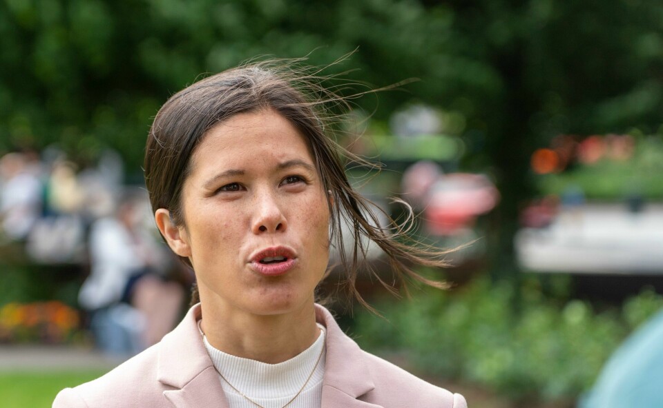 Politiet har ilagt to forelegg for hensynsløs atferd mot Lan Marie Berg. Byråd for miljø og samferdsel Lan Marie Nguyen Berg (MDG) forlot onsdag Oslo rådhus etter at det ble klart at byrådet går av som følge av mistillitsforslaget mot henne. Torsdag var hun tilbake. Foto: Terje Pedersen / NTB