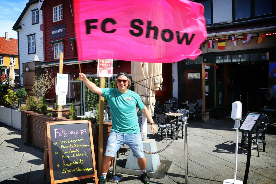 Øyvind Sørensen håper at Beverlys eget fotballag FC Show snart kan begynne med treninger igjen. Én av tre daglige ledere ved Beverly Hills Fun Pub, Øyvind Sørensen, forteller RA at han har full tillit til at politikerne tar de rette avgjørelsene under denne pandemien. Nå håper han at fotballaget FC Show snart kan begynne med treninger igjen.