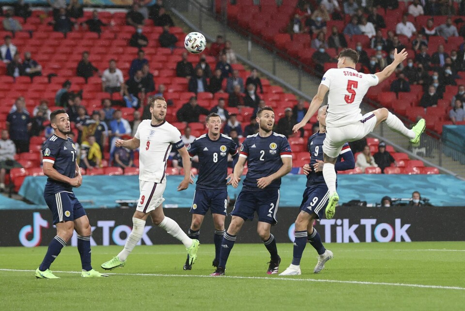 John Stones' heading var det nærmeste noen kom scoring i kampen mellom England og Skottland fredag. Foto: John Stones' heading var det nærmeste noen kom scoring i kampen mellom England og Skottland fredag. Foto: Carl Recine, Pool / AP / NTB