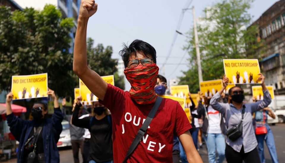 Myanmarere demonstrerer mot kuppmakerne i Yangon tidligere i juni. Myanmarere demonstrerer mot kuppmakerne i Yangon tidligere i juni. Arkivfoto: AP / NTB