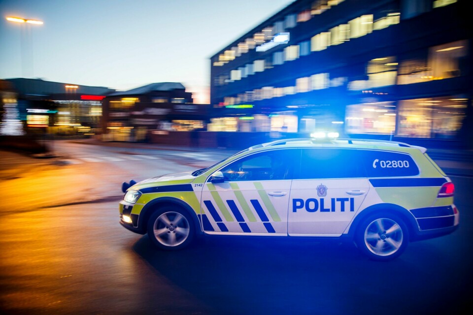 Foto: Heiko Junge / NTB SKI 20161213.Politiet i arbeid. Politibil med blålys i fart. NB! Modellklarert til redaksjonell bruk. Foto: Heiko Junge / NTB