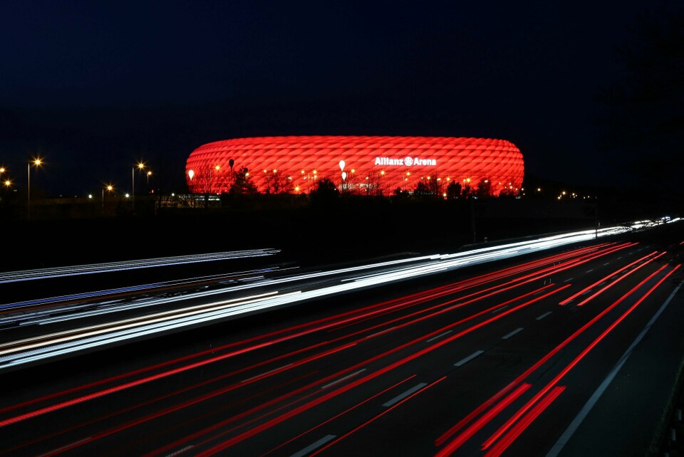 Borgermesteren i München er oppgitt på Uefa. Bayern Münchens arena blir kanskje lyst opp i regnbuens farger når Tyskland møter Ungarn til onsdag. Foto: Matthias Schräder / AP / NTB