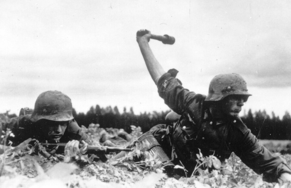 I morgentimene 22. juni 1941 rullet flere millioner tyske soldater inn i Sovjet. De russiske soldatene var like overrasket som befolkningen ellers. Hitlers generaler hadde jobbet med planen, «Operasjon Barbarossa», i nesten ett år. .