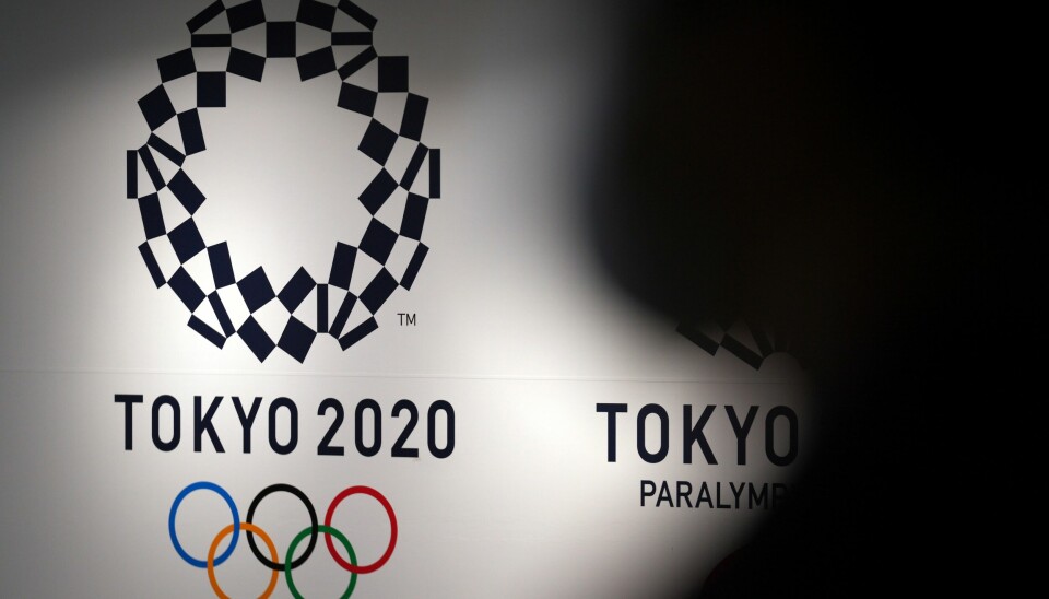 Japan setter tilskuer-tak for å begrense smittespredningen under årets sommer-OL. Japan setter tilskuer-tak for å begrense smittespredningen under årets sommer-OL. Foto: AP Photo / Eugene Hoshiko