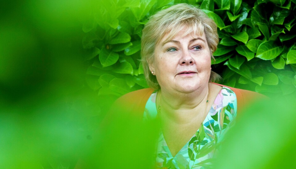 Statsminister Erna Solberg sørget for å sikre seg noen gode politiske kort på hånda, skriver kommentator Kjell Werner. Statsminister Erna Solberg fikk bedre skussmål for pandemihåndteringen for et halvt år siden enn nå. Foto: Torstein Bøe / NTB