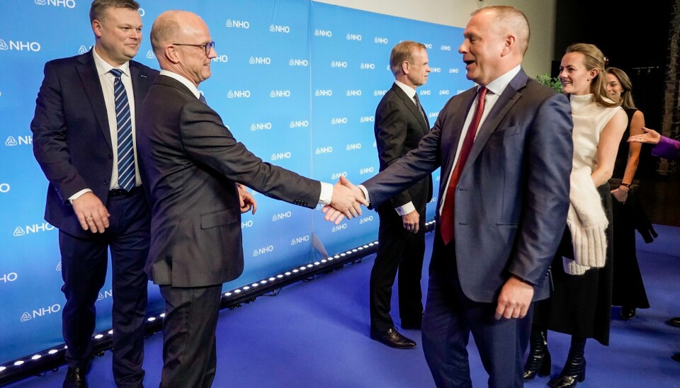 Da NHO-sjef Ole Erik Almlid tok imot Nicolai Tangen og resten av toppene i det norske næringslivet til middag under årets NHO-konferanse, jobbet 22 servitører på dugnad. Da NHO-sjef Ole Erik Almlid tok imot Nicolai Tangen og resten av toppene i det norske næringslivet til middag under årets NHO-konferanse, jobbet 22 servitører på dugnad. Foto: Heiko Junge / NTB