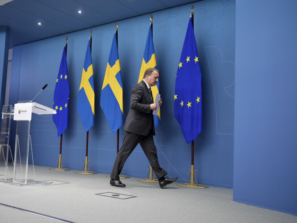Statsminister Stefan Lövfen forlater Riksdagen etter at han ble felt i et historisk mistillitsforslag sist mandag. Det har aldri før skjedd i svensk politikk. Statsminister Stefan Lövfen forlater Riksdagen etter at han ble felt i et historisk mistillitsforslag sist mandag. Det har aldri før skjedd i svensk politikk.