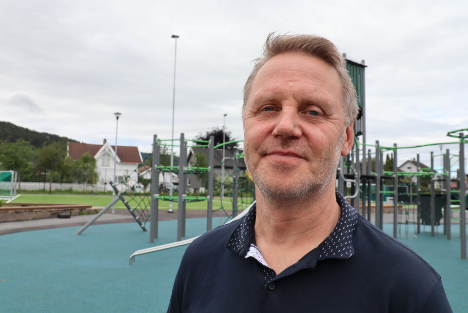Jon Omberg, avdelingsleder ved Mjøndalen skolen er en av dem som fikk flere oppgaver ifølge av kommunesammenslåing, men det uten mer lønn av Drammen kommune. Jon Omberg, avdelingsleder ved Mjøndalen skolen er en av dem som fikk flere oppgaver ifølge av kommunesammenslåing, men det uten mer lønn av Drammen kommune.