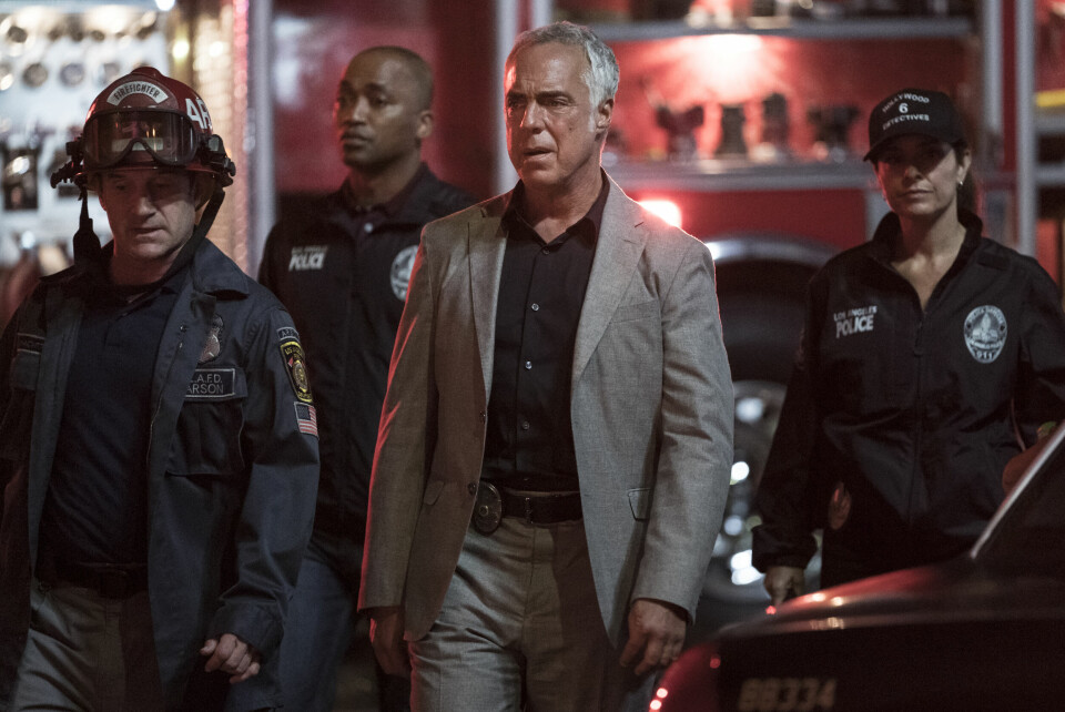 En liten jente dør i en brann, og Harry Bosch må jakte på gjerningsmannen i sesong syv av den populære krimserien. En liten jente dør i en brann, og Harry Bosch må jakte på gjerningsmannen i sesong syv av den populære krimserien.