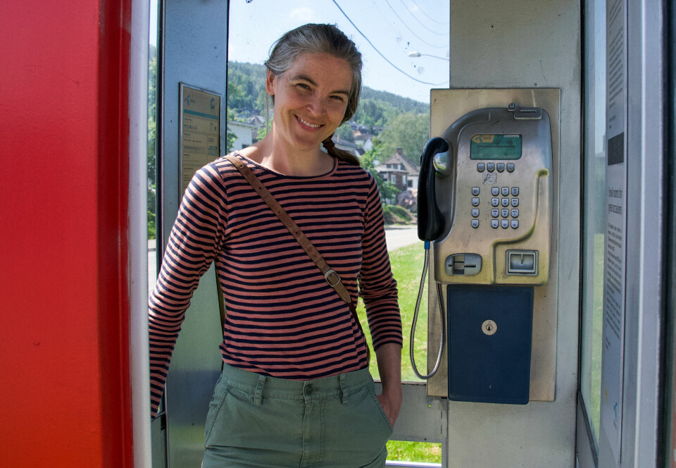 Den gamle telefonen vil snart få selskap av hyller fylt med bøker. Marie Alming