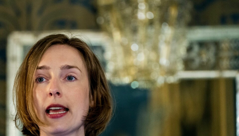Næringsminister Iselin Nybø (V) er i sin egen tåkesky, skriver Dagsavisen på lederplass. En BI-professor mener regjeringen har tviholdt på kontantstøtteordningen for koronarammede bedrifter uten å gjøre tilstrekkelige tilpasninger senere. Det er ikke næringsminister Iselin Nybø (V) enig i. Arkivfoto: Terje Pedersen / NTB