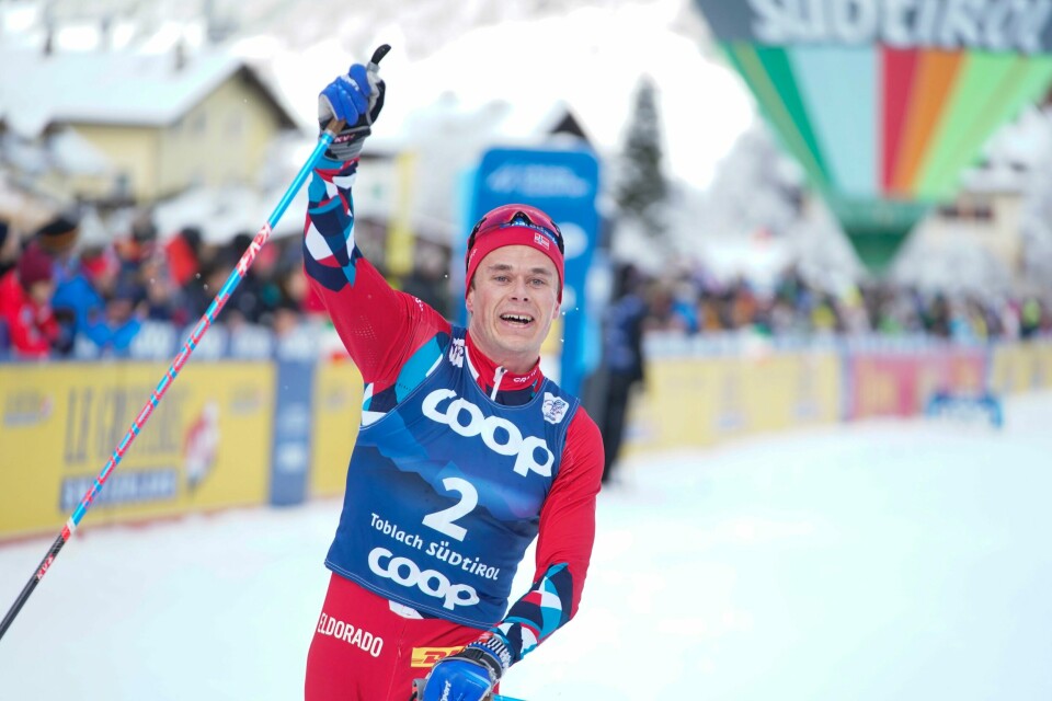 Harald Østberg Amundsen har akkurat paassert målstraken først på mandagens jaktstart i Toblach. Harald Østberg Amundsen har akkurat paassert målstraken først på mandagens jaktstart i Toblach.