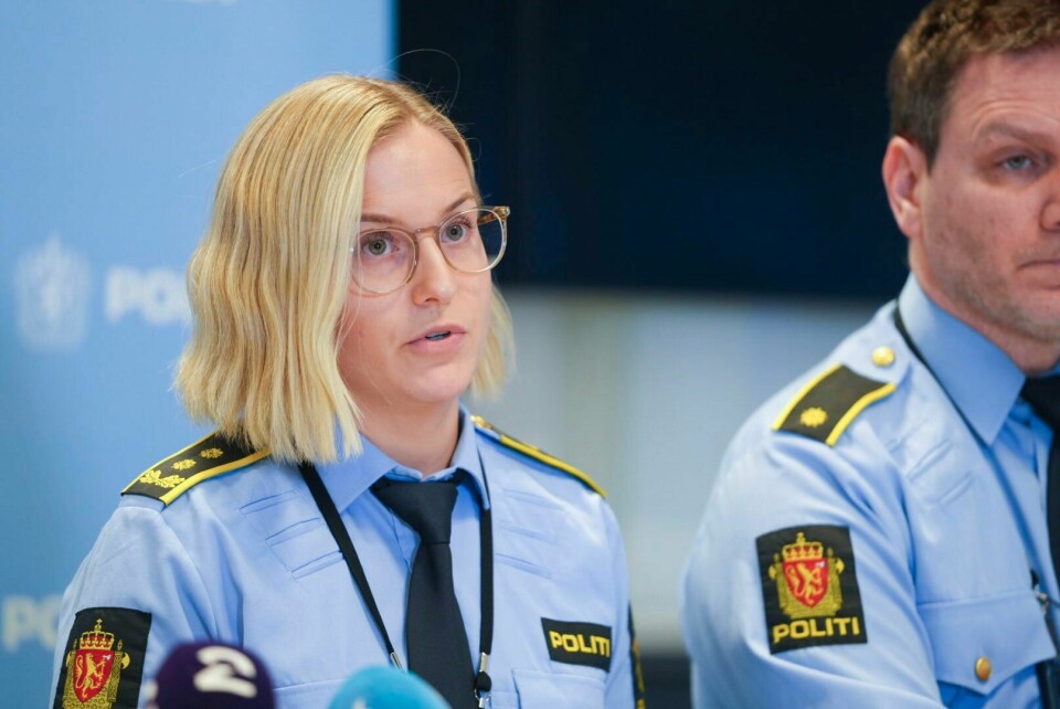 Politiadvokat Kristine Pedersen og etterforskningsleder Erling Johannessen under pressekonferansen i forbindelse med at tre personer er funnet knivstukket og døde i Salten. Politiadvokat Kristine Pedersen og etterforskningsleder Erling Johannessen under pressekonferansen i forbindelse med at tre personer er funnet knivstukket og døde i Salten. Foto: Per Inge-Johansen / NTB