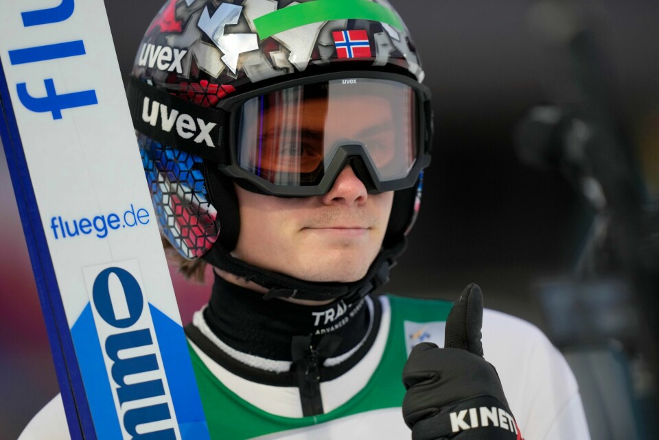 Marius Lindvik må kjempe hardt for å koble seg på i teten i den tysk-østerrikske hoppuka. Marius Lindvik må kjempe hardt for å koble seg på i teten i den tysk-østerrikske hoppuka. Foto: Matthias Schrader / AP / NTB
