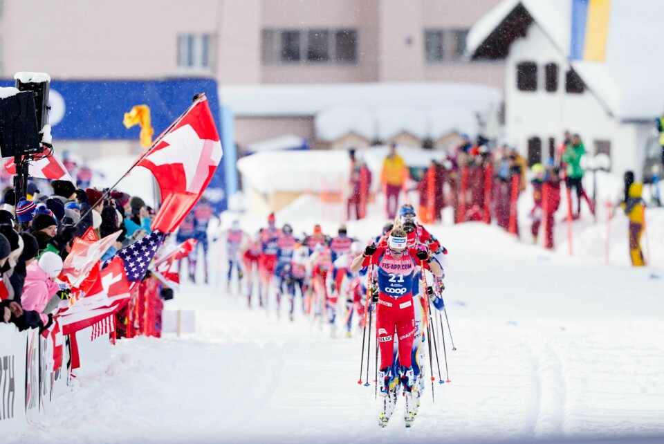 Astrid Øyre Slind er oppe og drar feltet på torsdagens 20 kilometer i Davos. Astrid Øyre Slind er oppe og drar feltet på torsdagens 20 kilometer i Davos.