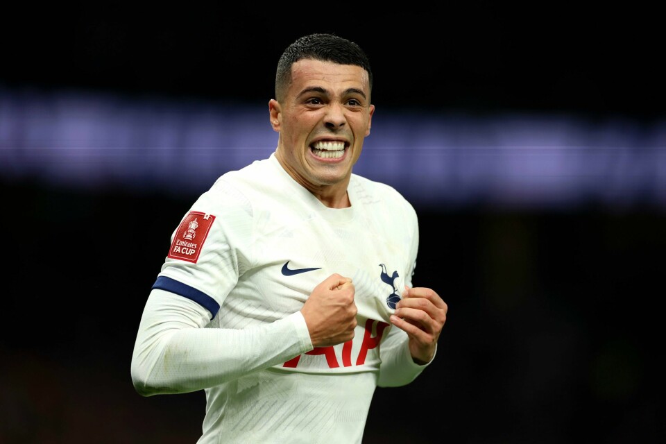 Pedro Porro jubler etter å ha sendt Tottenham i ledelsen mot Burnley i FA-cupen. Pedro Porro jubler etter å ha sendt Tottenham i ledelsen mot Burnley i FA-cupen. Foto: Ian Walton / AP / NTB