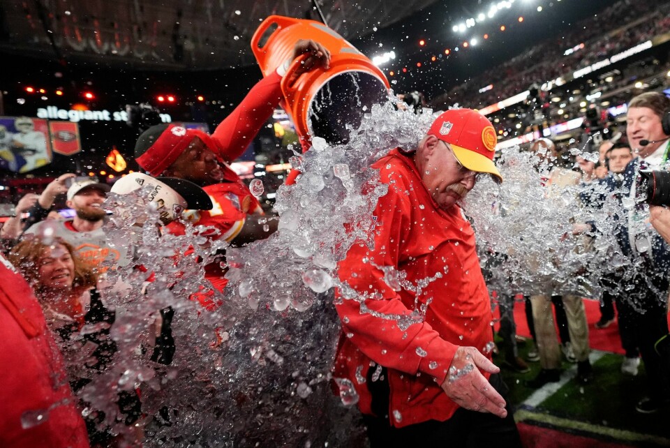 Kansas City Chiefs-trener Andy Reid fortsetter karrieren. Kansas City Chiefs-trener Andy Reid fortsetter karrieren. Foto: Ashley Landis / AP / NTB