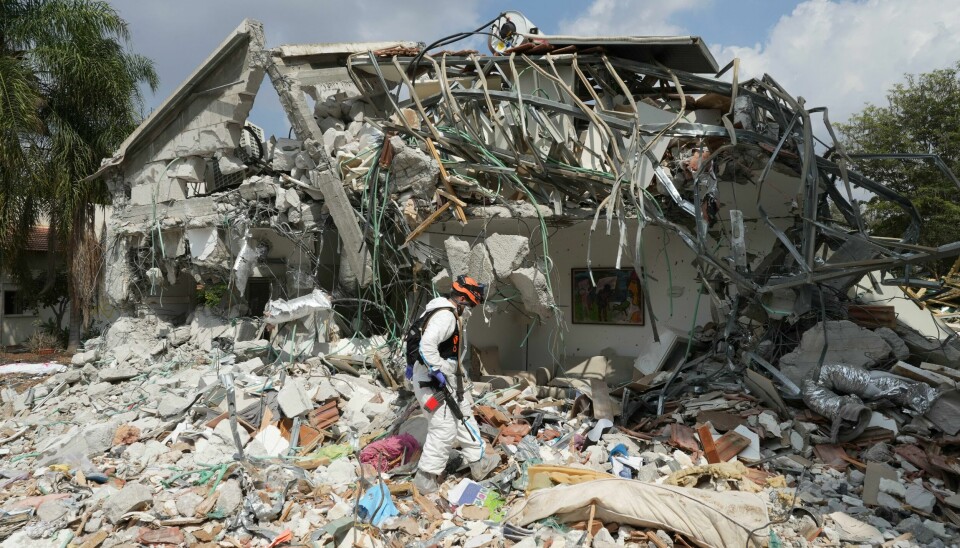 Ødeleggelsene var store etter Hamas-angrepet mot den israelske kibbutzen Be'eri 7. oktober, også delvis fordi israelske stridsvogner beskjøt bolighus der Hamas-soldater holdt sivile som gisler. Ødeleggelsene var store etter Hamas-angrepet mot den israelske kibbutzen Be'eri 7. oktober, også delvis fordi israelske stridsvogner beskjøt bolighus der Hamas-soldater holdt sivile som gisler. Foto: AP / NTB