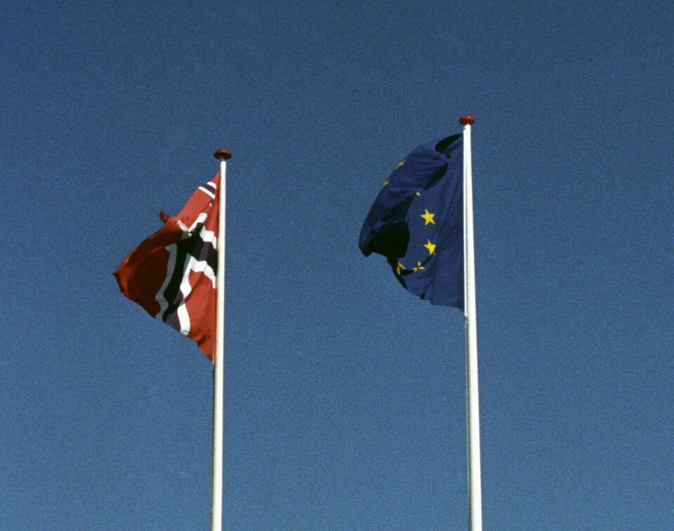 Fra tirsdag til torsdag denne uka samles 280 representanter fra helsemyndigheter i 25 land i Oslo for å markere den europeiske storsatsingen på folkehelse og forebygging Joint Action Prevent NCD. Norsk flagg og EU-flagg. Illustrasjonsfoto: Berit Keilen / NTB