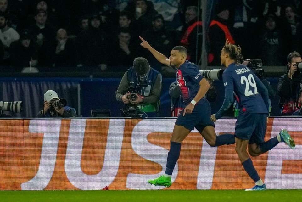 Kylian Mbappé (til v.) feirer sammen med Bradley Barcola etter å ha scoret Paris Saint-Germains ledermål mot Real Sociedad. Barcola gjorde senere 2-0. Kylian Mbappé (til v.) feirer sammen med Bradley Barcola etter å ha scoret Paris Saint-Germains ledermål mot Real Sociedad. Barcola gjorde senere 2-0. Foto: Christophe Ena, AP / NTB
