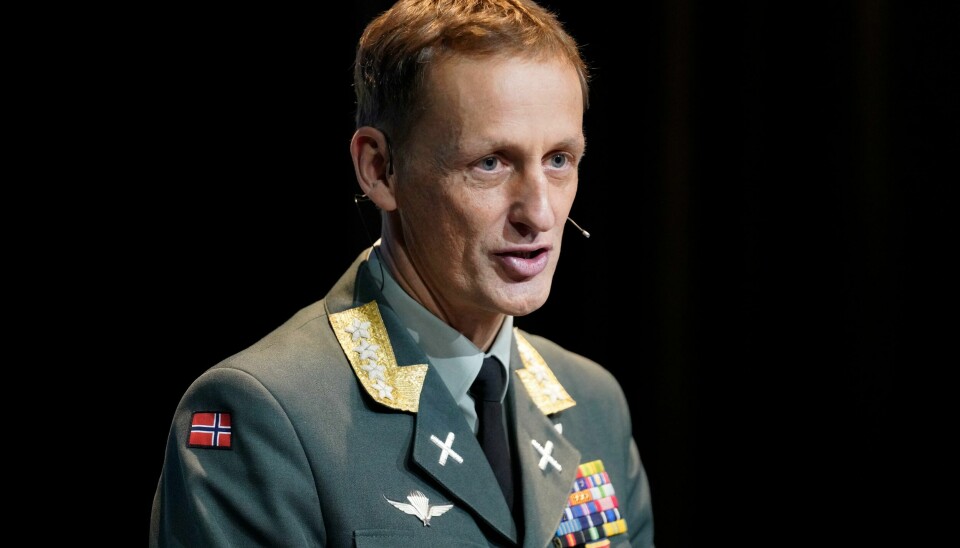 Forsvarssjef Eirik Kristoffersen mener at nordmenn ikke bør bekymre seg for muligheten for krig i landet. Han sier også at Ukraina-krigen kommer til å prege oss i mange år framover. Forsvarssjef Eirik Kristoffersen mener at nordmenn ikke bør bekymre seg for muligheten for krig i landet. Han sier også at Ukraina-krigen kommer til å prege oss i mange år framover. Foto: Terje Bendiksby / NTB
