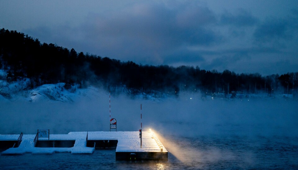 Frostrøyken ligger tjukt over Oslofjorden. Frostrøyken ligger tjukt over Oslofjorden.Foto: Fredrik Varfjell / NTB