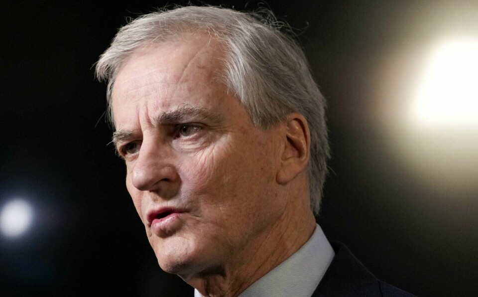 Statsminister Jonas Gahr Støre er tydelig på at Drammen kommune ikke kan velge hvilken bakgrunn flyktninger de skal bosette skal ha. Møte om arbeidslivetOslo 20240212. Statsminister Jonas Gahr Støre (Ap) møter pressen etter møte i regjeringens kontaktutvalg med partene i arbeidslivet. Foto: Javad Parsa / NTB