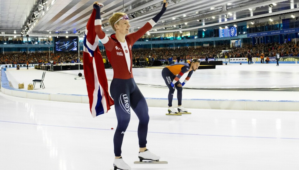 Peder Kongshaug jubler etter gull på 1500 meter under skøyte-EM i Heerenveen i Nederland. Dette var Eiganes-karens første individuelle mesterskapsmedalje. Peder Kongshaug